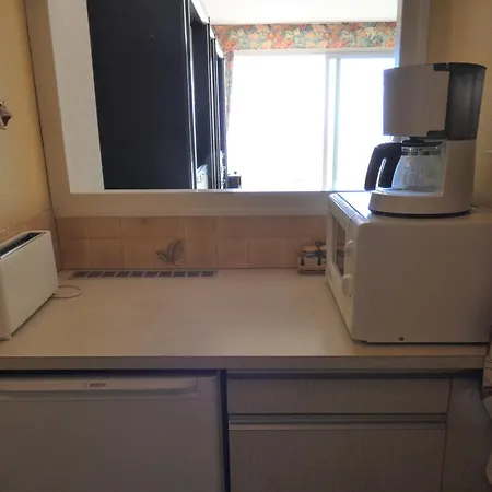 Apartment Bord De Avec Balcon Et Parking Prive - Fr-1-323-421